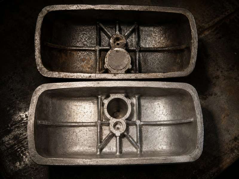 Before and after laser cleaning of cast-aluminum valve-cover molds